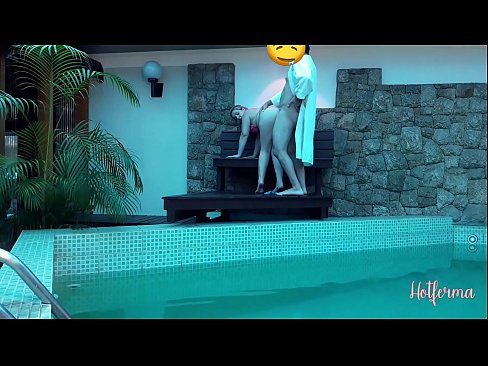 ❤️ Chefe convida empregada para a piscina, mas não conseguiu resistir a um ❤️❌ Porno em nós ☑